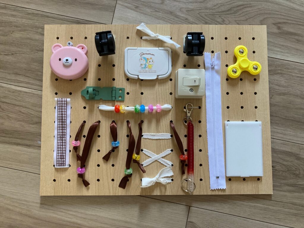 ビジーボード 手作り 木のおもちゃ - 知育玩具